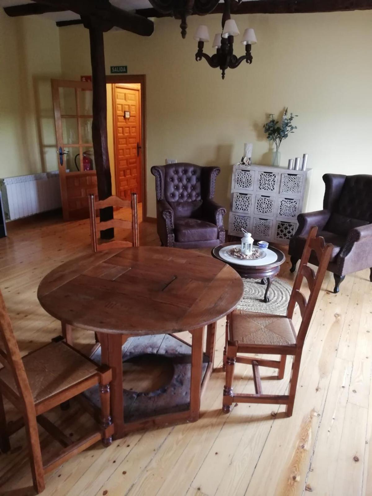 Hotel Restaurante Agapio De Tresnino Quintanilla de Onésimo Εξωτερικό φωτογραφία